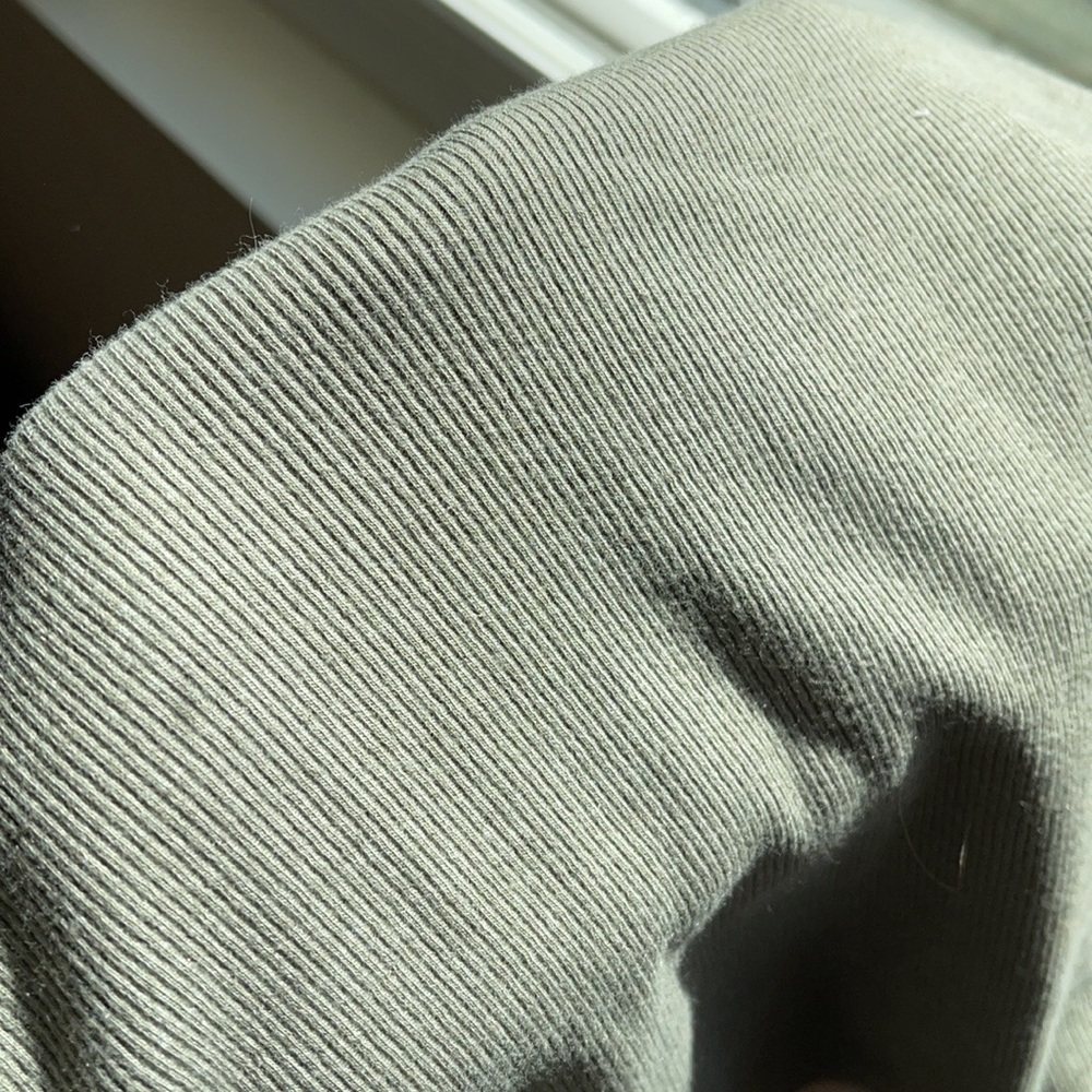 Green ruffle top - Picture 6 of 7